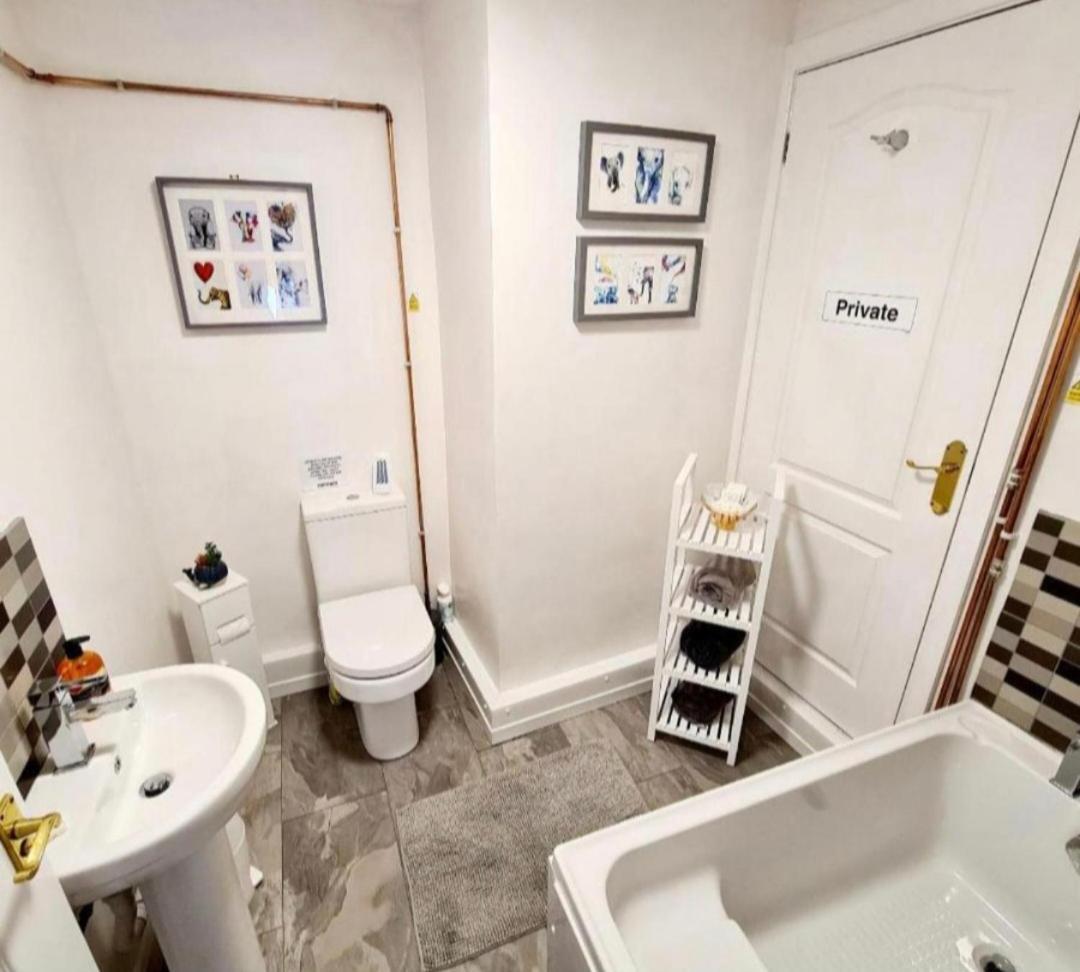 Beautiful 2 Bedroom Annexe In Popular Town Location นาร์เบิร์ธ ภายนอก รูปภาพ