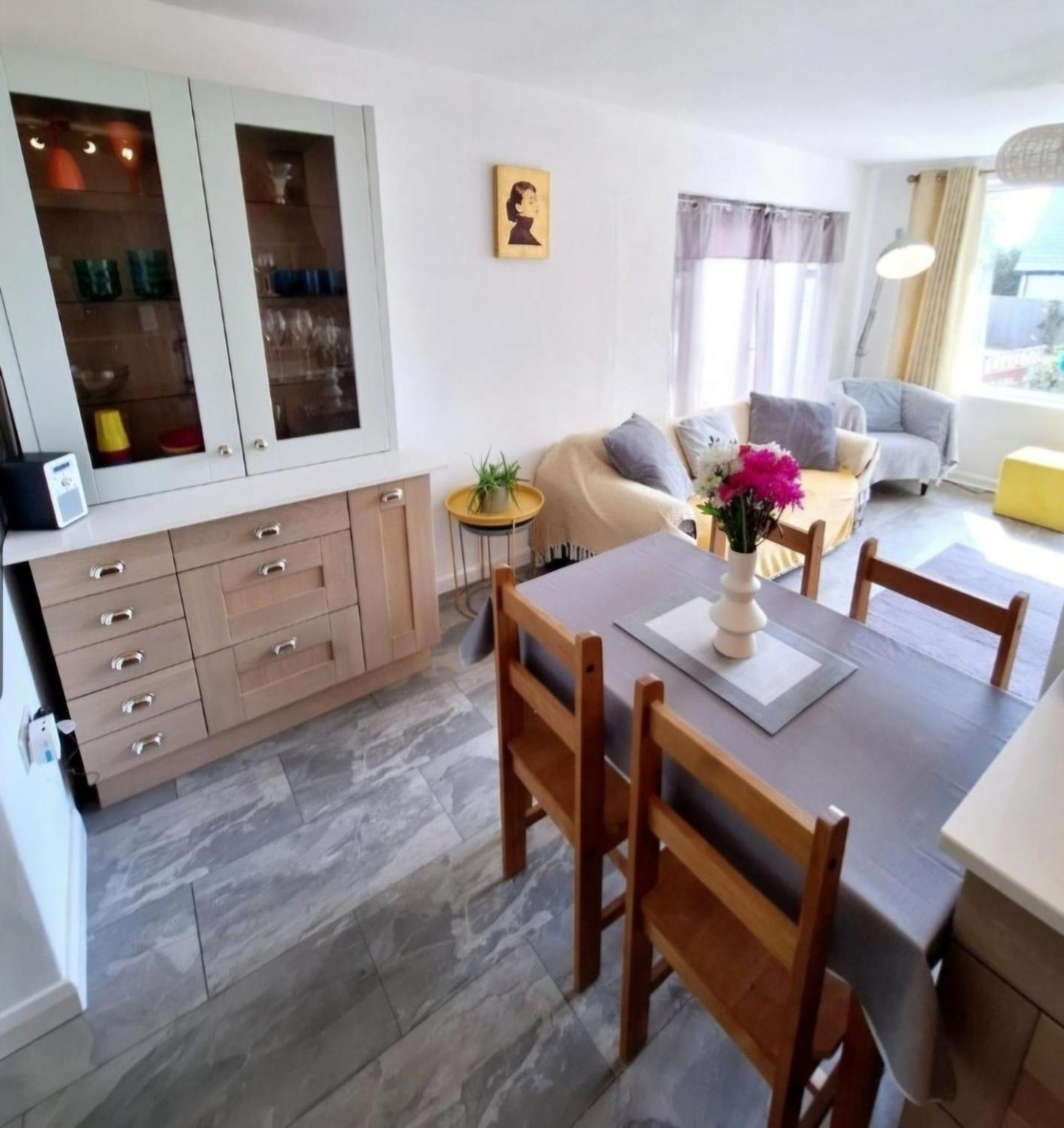Beautiful 2 Bedroom Annexe In Popular Town Location นาร์เบิร์ธ ภายนอก รูปภาพ