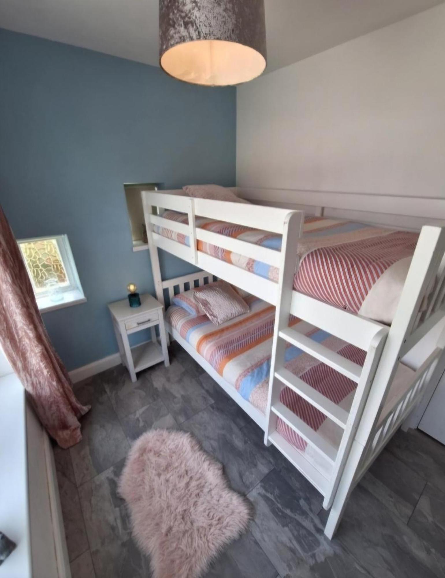 Beautiful 2 Bedroom Annexe In Popular Town Location นาร์เบิร์ธ ภายนอก รูปภาพ