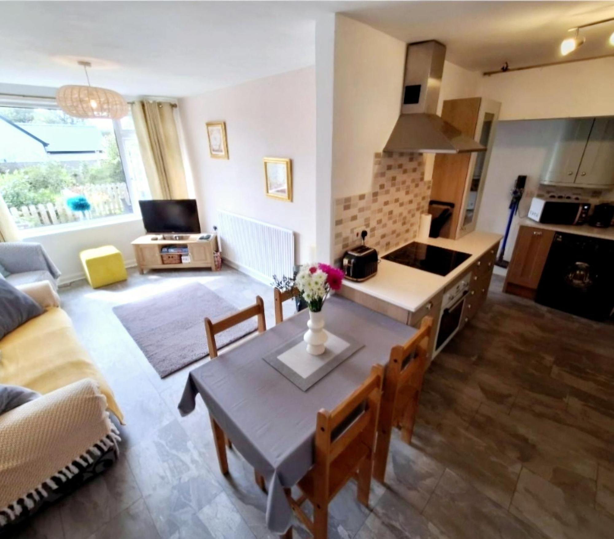 Beautiful 2 Bedroom Annexe In Popular Town Location นาร์เบิร์ธ ภายนอก รูปภาพ